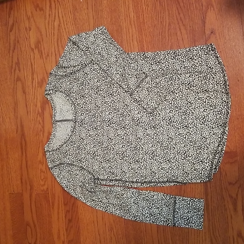 LOFT Long sleeve tshirt with cute hem and detail